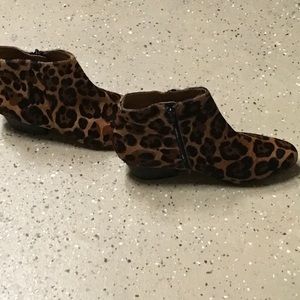 Kelsie Dagger Leopard Booties 8.5 EUC